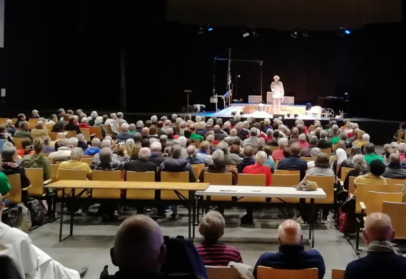 Les rencontres nationales de l’aumônerie catholique des prisons se sont déroulées à Lourdes du 10 au 13 octobre 2024. Cet évènement, qui a lieu tous les 6 ans, a réuni plus de 500 aumôniers de prison dont ceux de notre diocèse. Un aumônier de Bois d'Arcy nous en fait le récit et témoigne du quotidien de l'équipe.