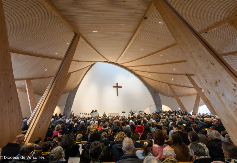 Les travaux ne sont pas encore terminés mais quelle joie pour les paroissiens de Montigny-Voisins d'avoir pu se réunir sous la voute de leur nouvelle église ce dimanche de Gaudete 15 décembre pour une messe présidée par Mgr Luc Crepy.