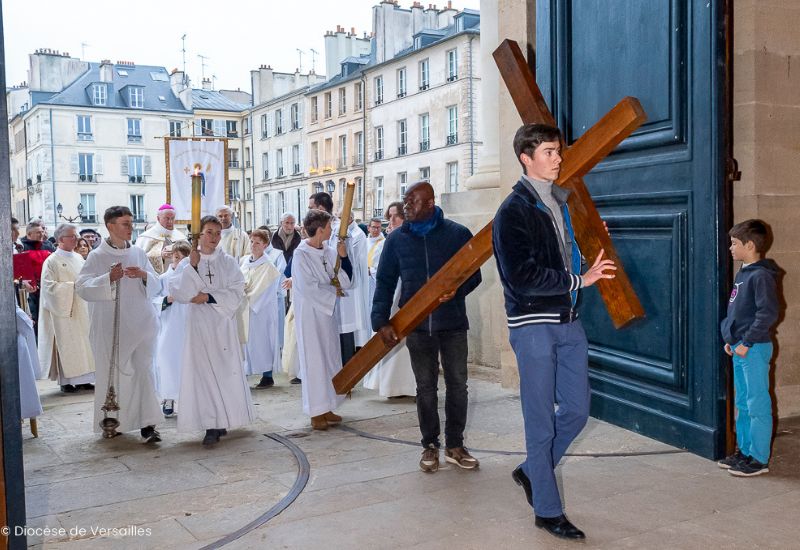 Ce dimanche 29 décembre, de nombreux fidèles des Yvelines ont convergé vers la cathédrale Saint-Louis à Versailles, pour l'ouverture de l'année jubilaire sur le thème 