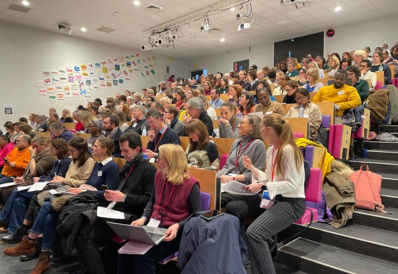 Plus de 150 animateurs, catéchistes, accompagnateurs de catéchumènes se sont retrouvés samedi 25 janvier dans l’établissement scolaire du Bon Sauveur au Vésinet pour une journée diocésaine proposée par le pôle Enfance Adolescence et le Service Diocésain de Formation des Yvelines. En s’appuyant sur la pédagogie d’Emmaüs, nous avons cheminé cette année avec un thème lié au jubilé : “Témoins d’espérance”.